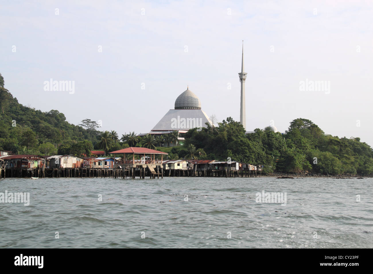 Mosquée de Sandakan et Buli SIM Carte SIM de l'eau, village sur pilotis, Sandakan Sabah, Bornéo, Malaisie, en Asie du sud-est Banque D'Images