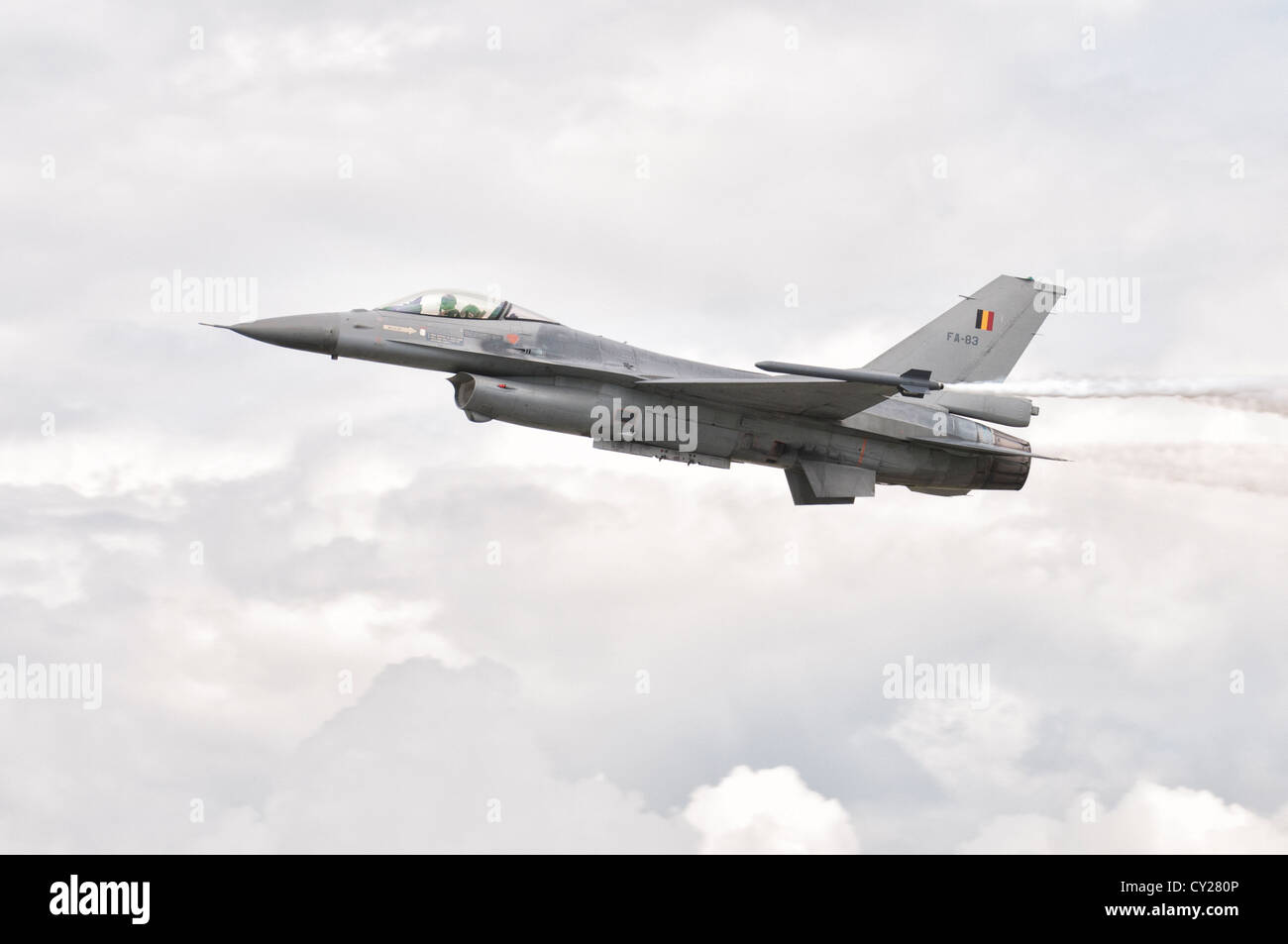 General Dynamics F-16AM Fighting Falcon FA-83 de la Force Aérienne Belge met sur une superbe démonstration de vol en 2012 RIAT Banque D'Images
