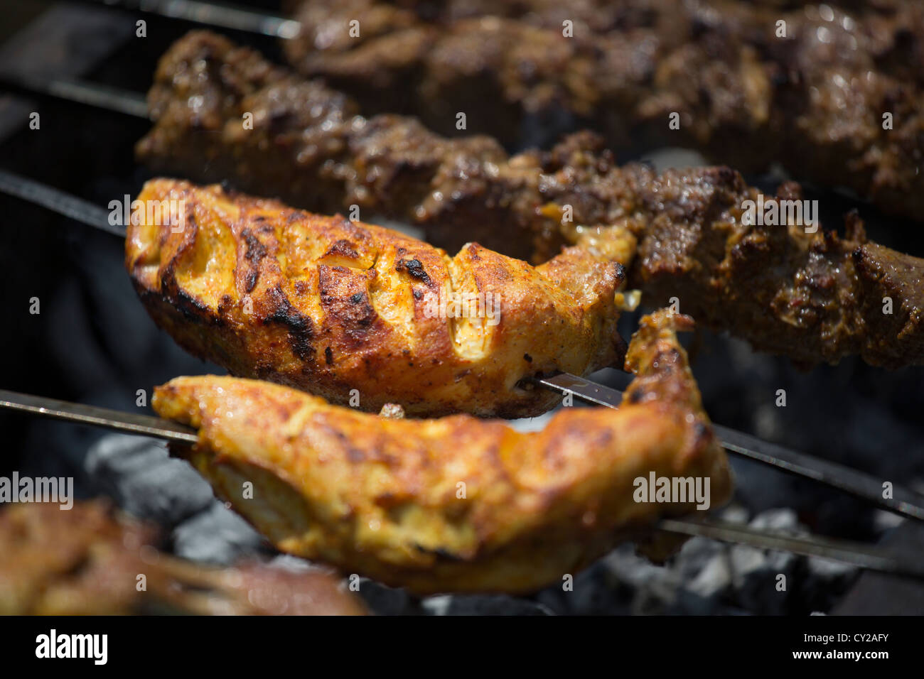 La viande cuisson dans un restaurant à Islamabad, Pakistan Banque D'Images