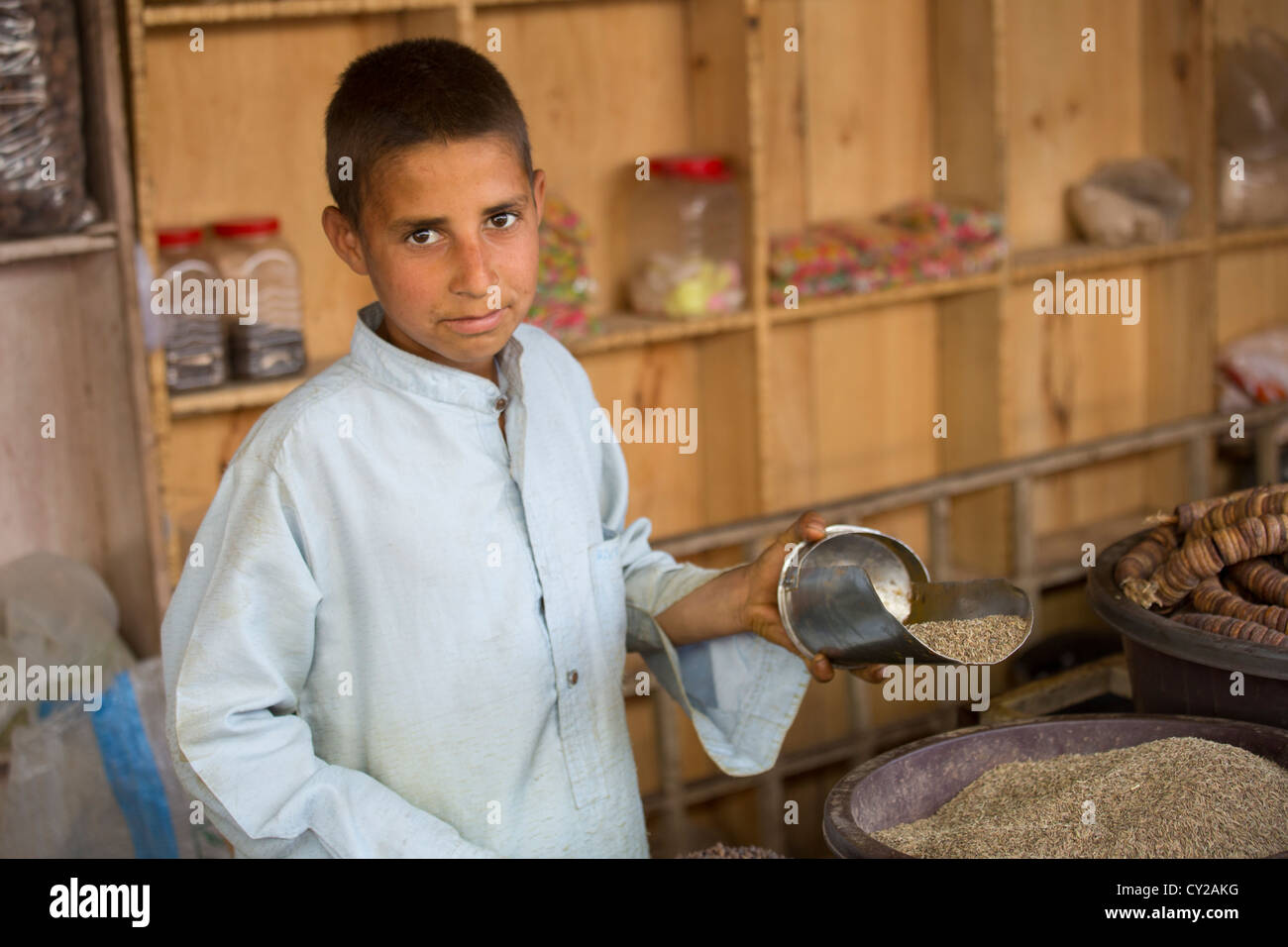 Les marchandises sèches shop dans le marché du dimanche, Islamabad, Pakistan Banque D'Images