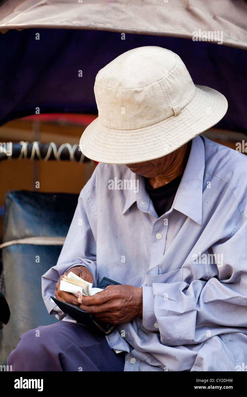 Femme cambodgienne à Phnom Penh, Cambodge Banque D'Images