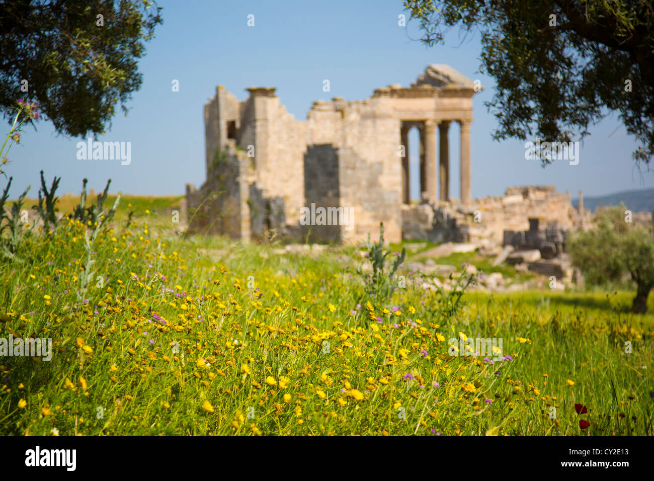 Le Capitole en les ruines romaines de Dougga en Tunisie Banque D'Images