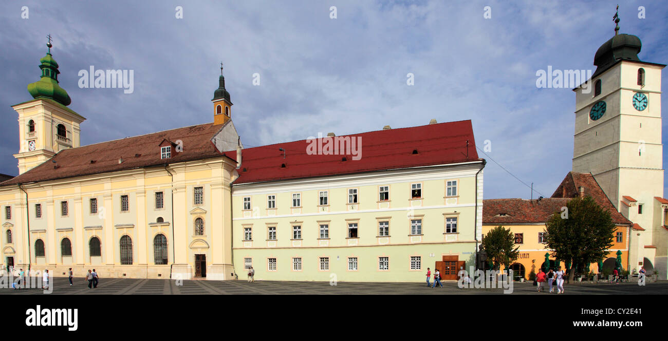 Roumanie, Sibiu, Piata Mare, Trinité sainte Église catholique, la tour du Conseil, Banque D'Images