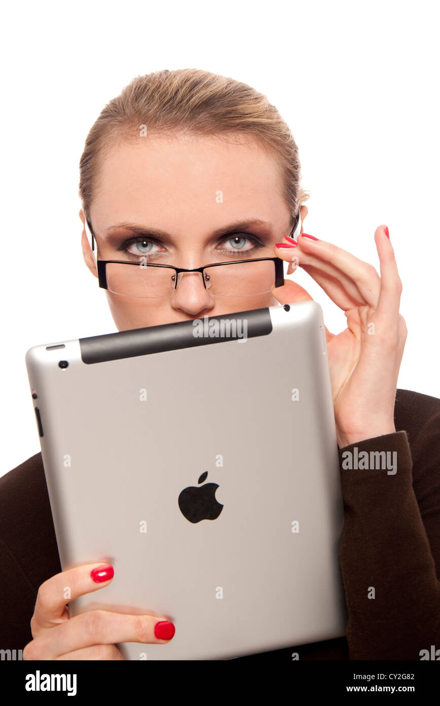 Blonde woman wearing glasses holding un tampon je Banque D'Images