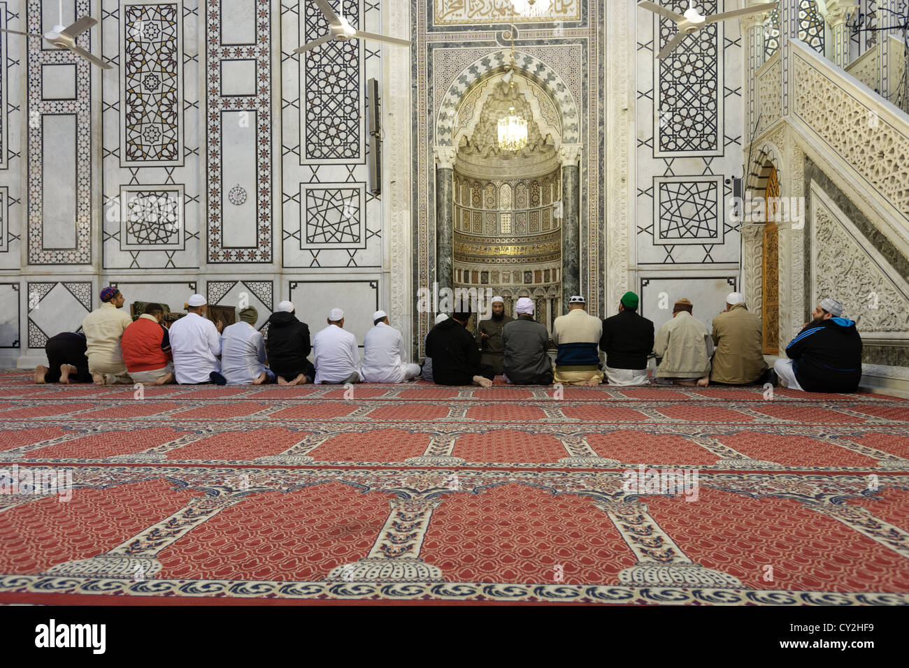 Rencontre de prière, la Mosquée des Omeyyades, Damas, Syrie Banque D'Images