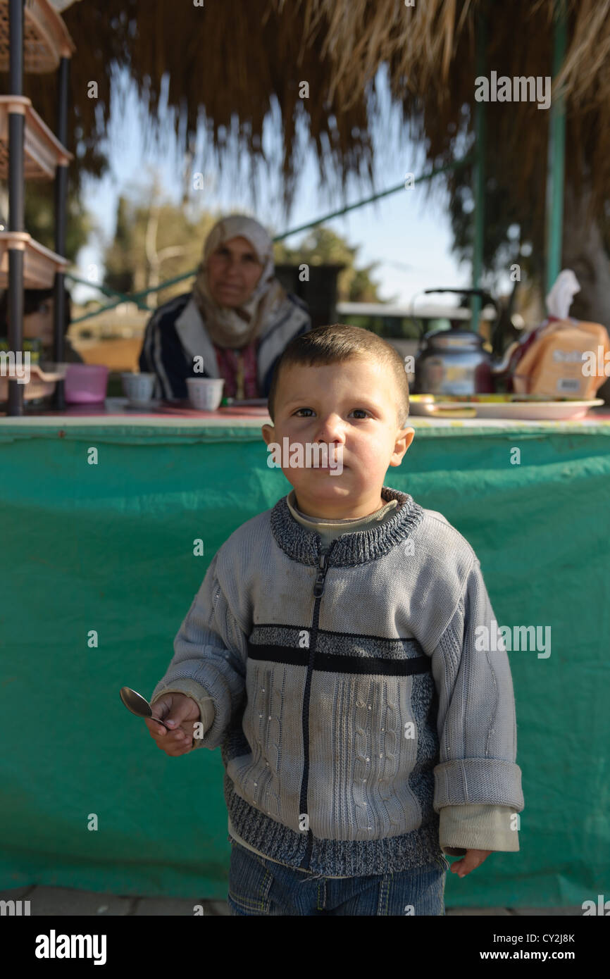 Jeune garçon lac Assad Syrie Banque D'Images