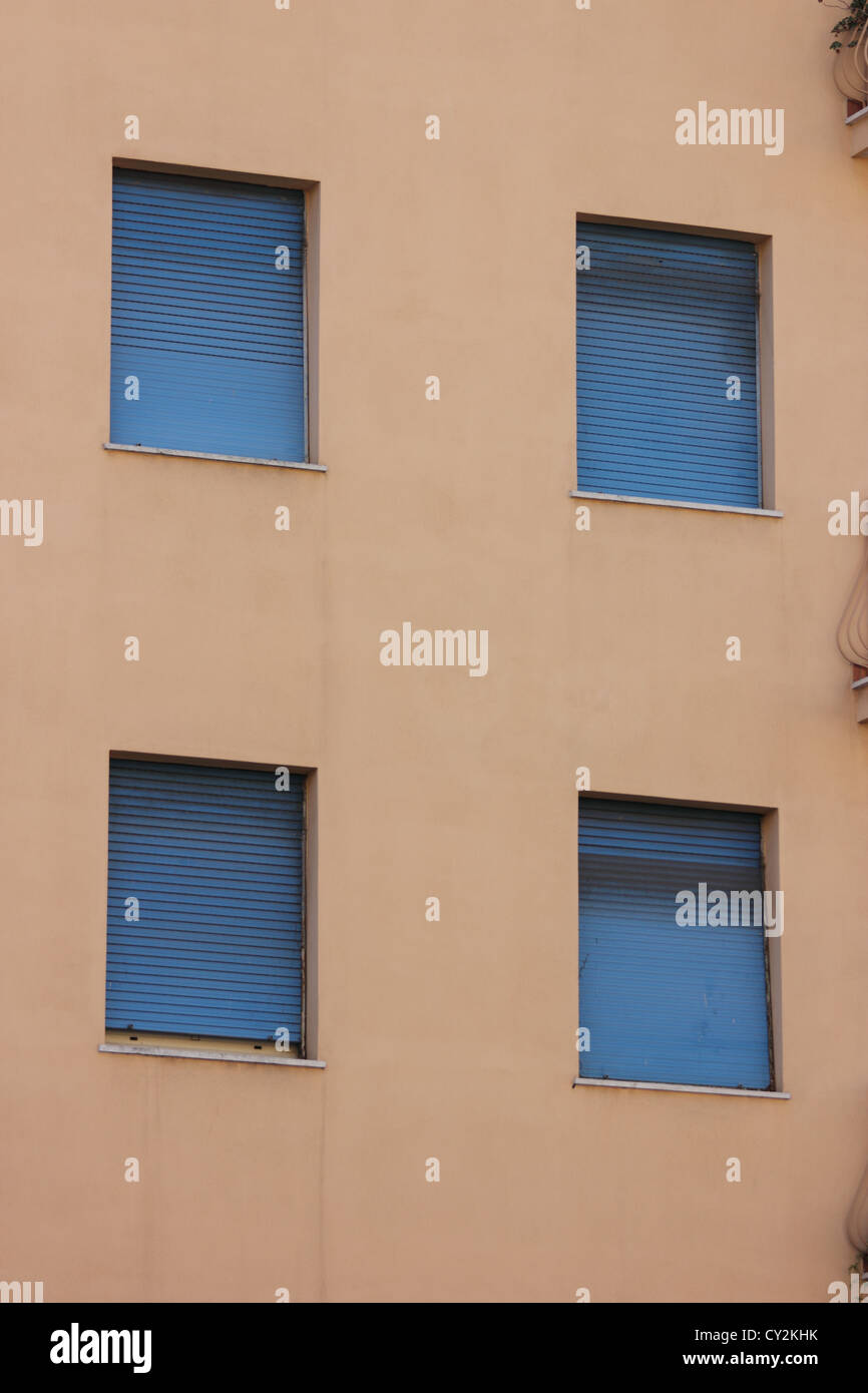 Fenêtres, volets, volets roulants, bâtiment, mur avec windows, Rome, Roma, photoarkive Banque D'Images