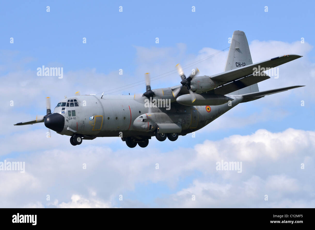 Lockheed C-130H Hercules exploités par l'Armée de l'air belge de l'approche à l'atterrissage à RAF Fairford Banque D'Images