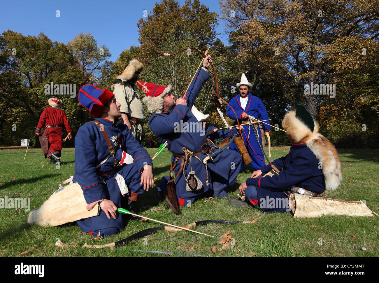 Groupe des Bachkirs en costumes traditionnels.Bachkirs sont un peuple autochtone de langue turque d'une république de Bachkirie, en Russie orientale. Banque D'Images