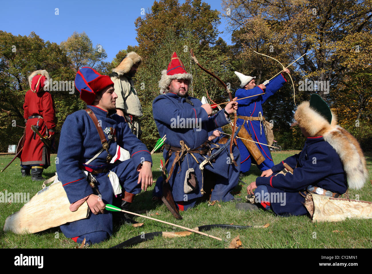 Groupe des Bachkirs en costumes traditionnels.Bachkirs sont un peuple autochtone de langue turque d'une république de Bachkirie, en Russie orientale. Banque D'Images