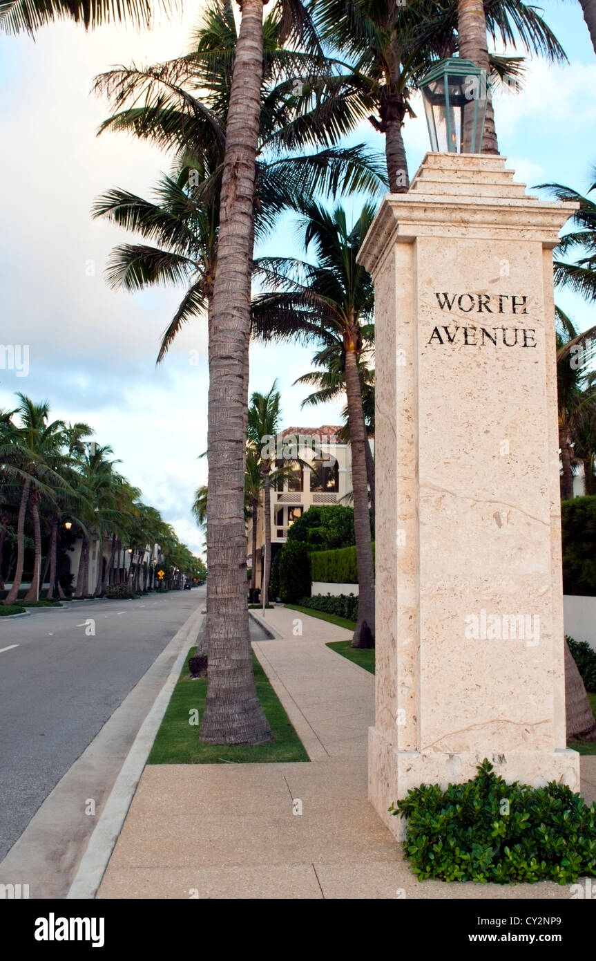 Haut de Worth Avenue à West Palm Beach en Floride. Banque D'Images