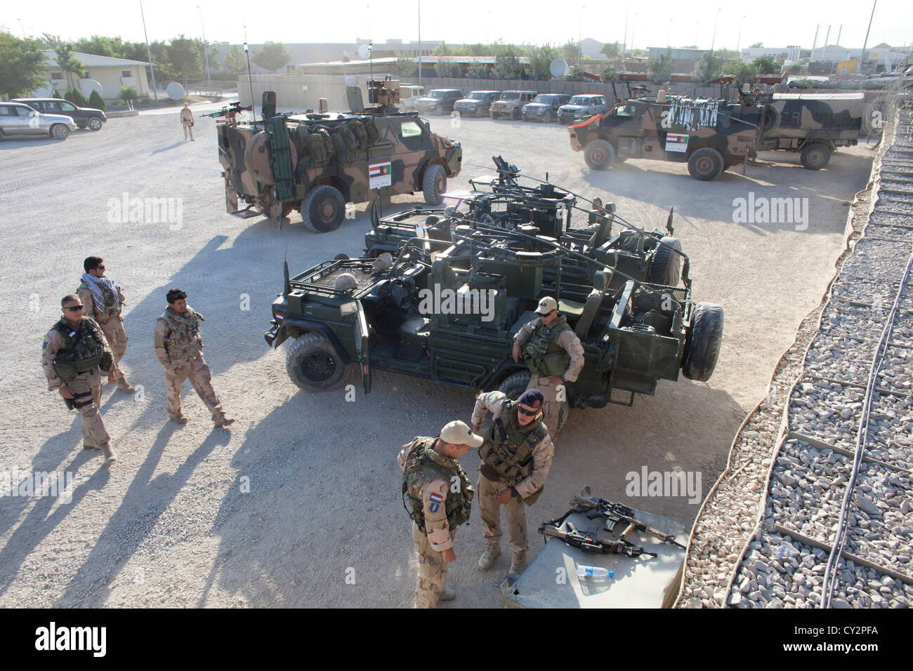 Convoi militaire néerlandais sur son chemin de Kunduz Khanabad à Banque D'Images