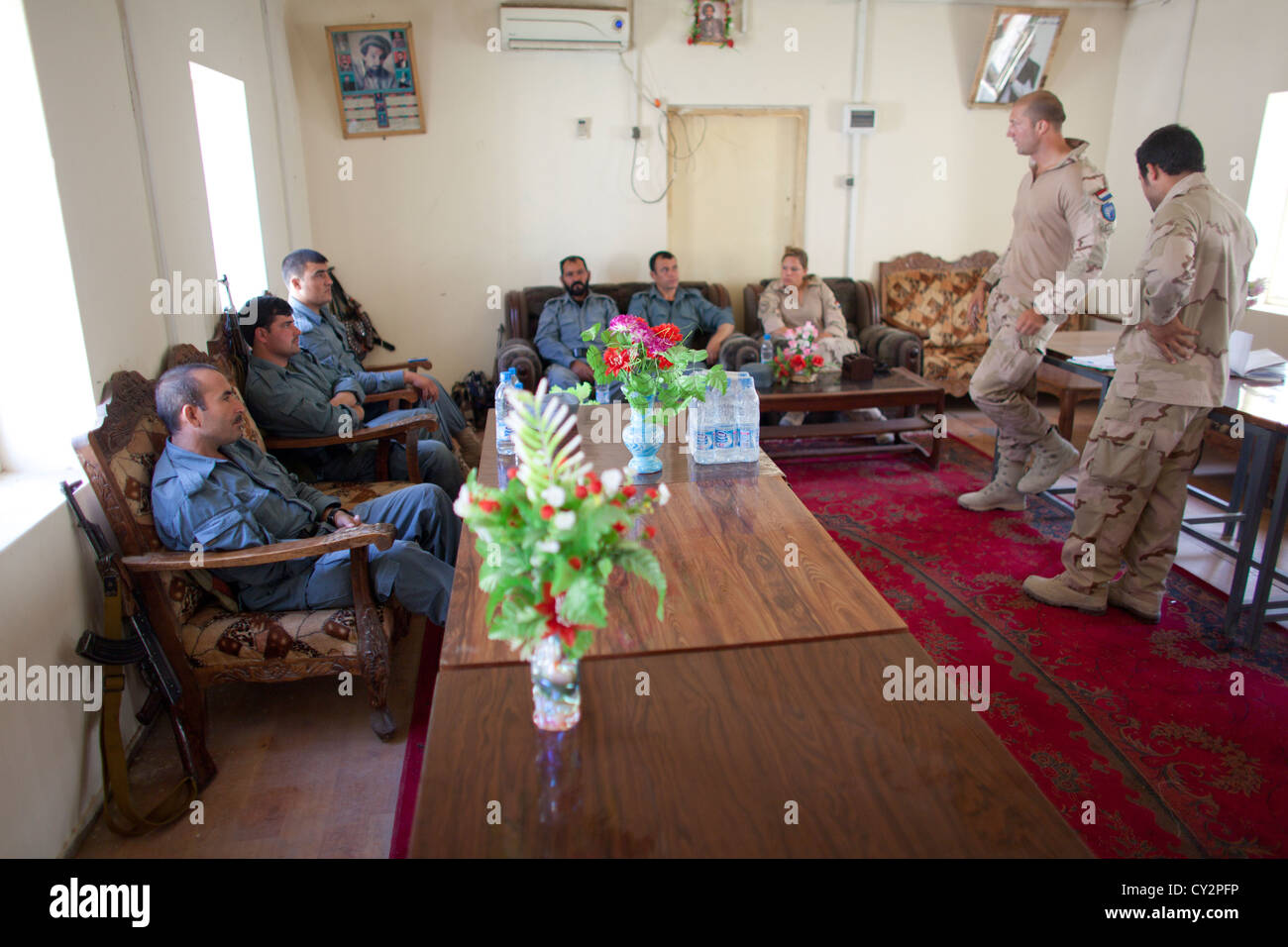 La formation des mentors de la police néerlandaise des policiers afghans dans la région de Kunduz. Banque D'Images