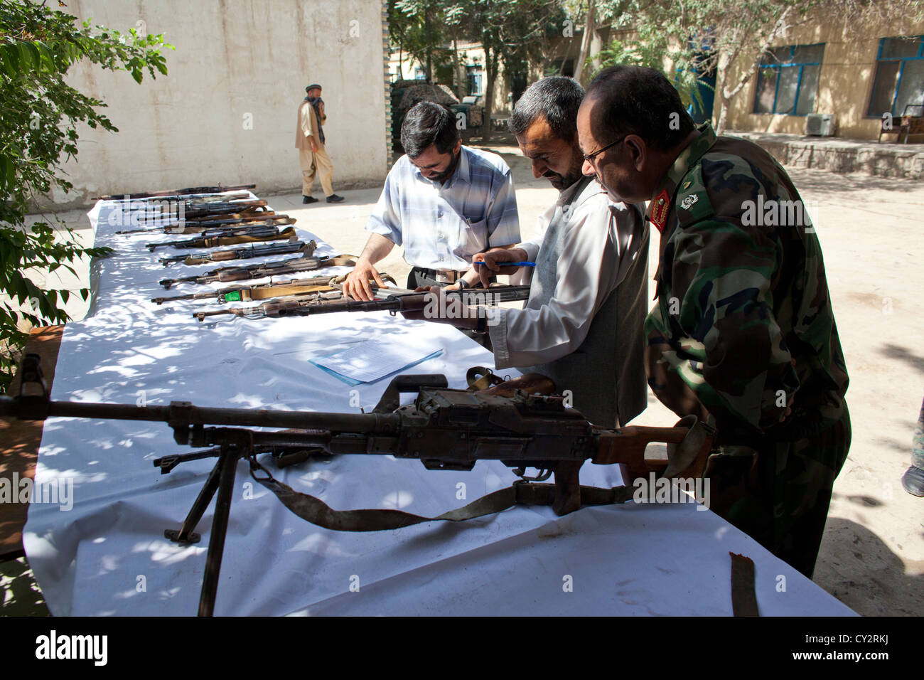 Munitions capturées police de fondamentalistes islamiques signifiait pour une attaque suicide Banque D'Images