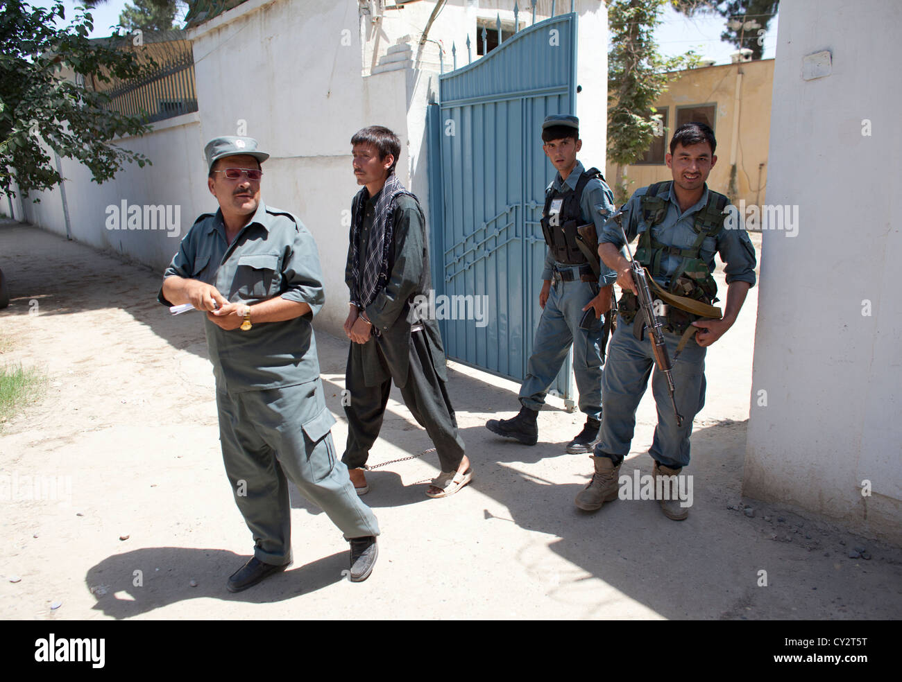 Un meurtrier est condamné à 16 ans de prison en Afghanistan. Banque D'Images