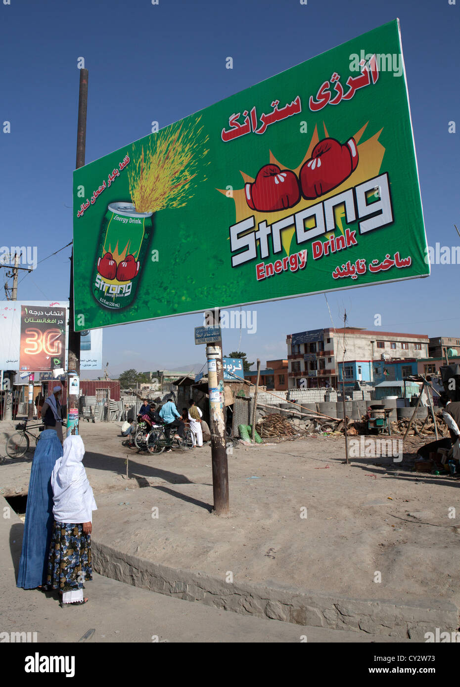 Publication de l'energy drink à Kaboul, Afghanistan Banque D'Images