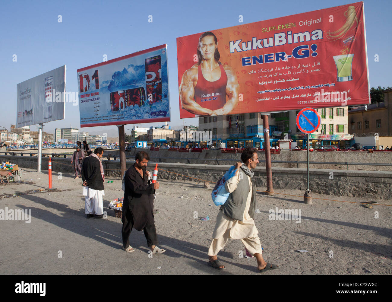 Publication de l'energy drink à Kaboul, Afghanistan Banque D'Images