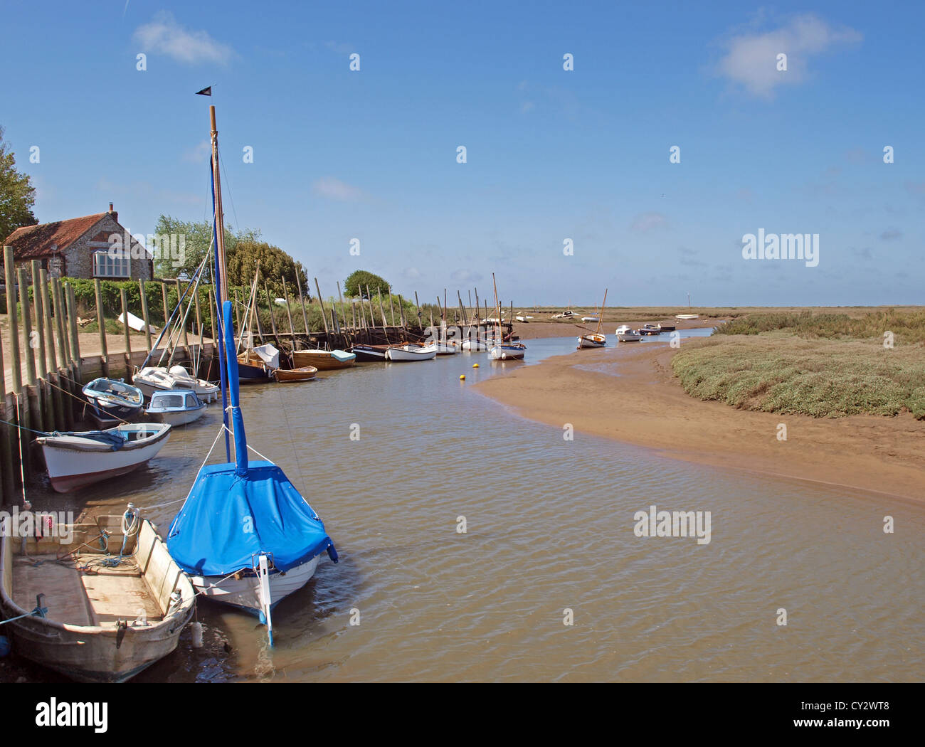 Bateaux échoués sur la vase à marée basse Blakeney Quay Banque D'Images