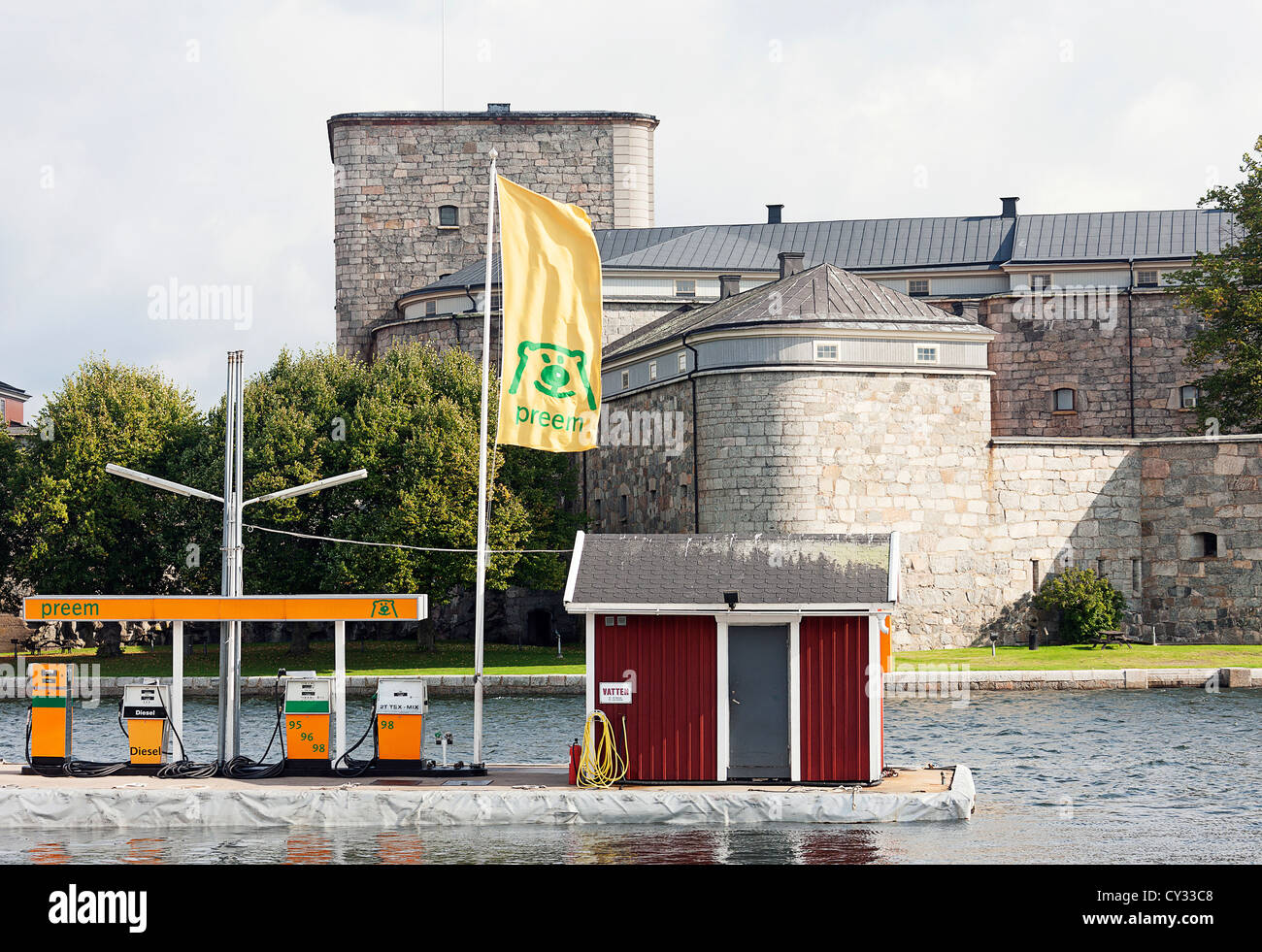 Pompes à carburant pour les bateaux. Vaxholm, Stockholm. La Suède. Banque D'Images
