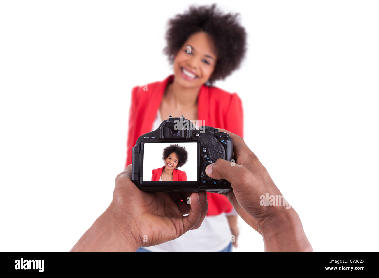 Le photographe américain africain de prendre des photos de studio une jeune femme noire Banque D'Images