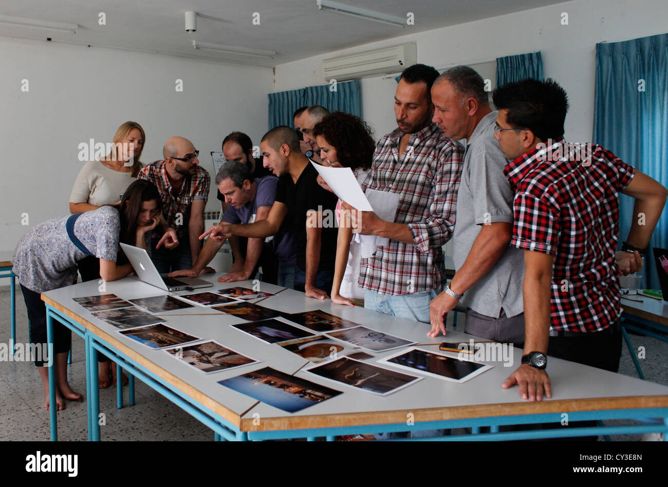 Une Israélienne palestinienne rencontrée au cours d'atelier de photographie à Beit Jala Cisjordanie Israël Banque D'Images