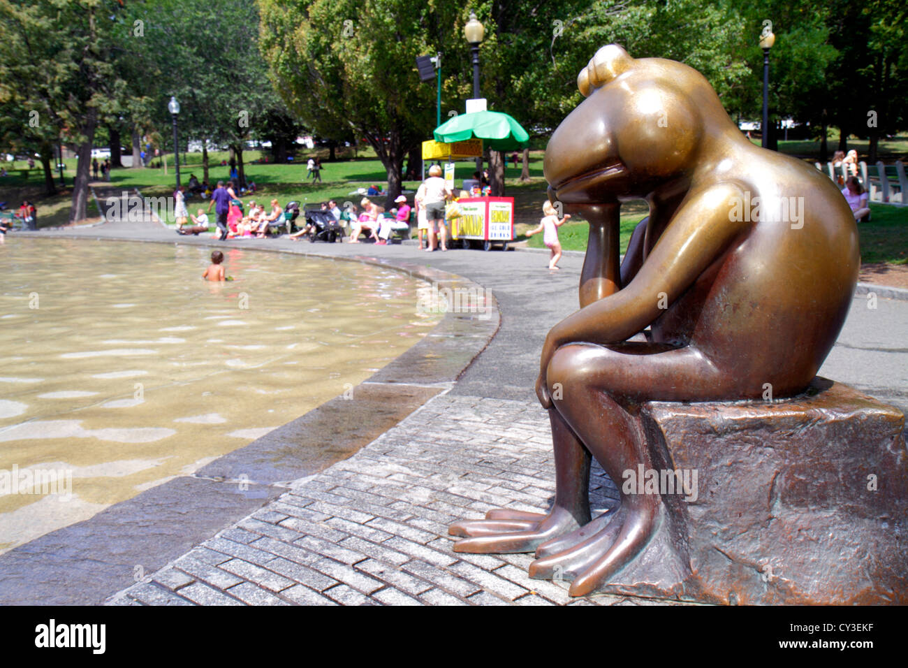 Boston Massachusetts,Boston Common,parc public,Frog Pond,fontaine,eau,familles,activités estivales,enfants,jouer,statue,sculpture,MA120823021 Banque D'Images