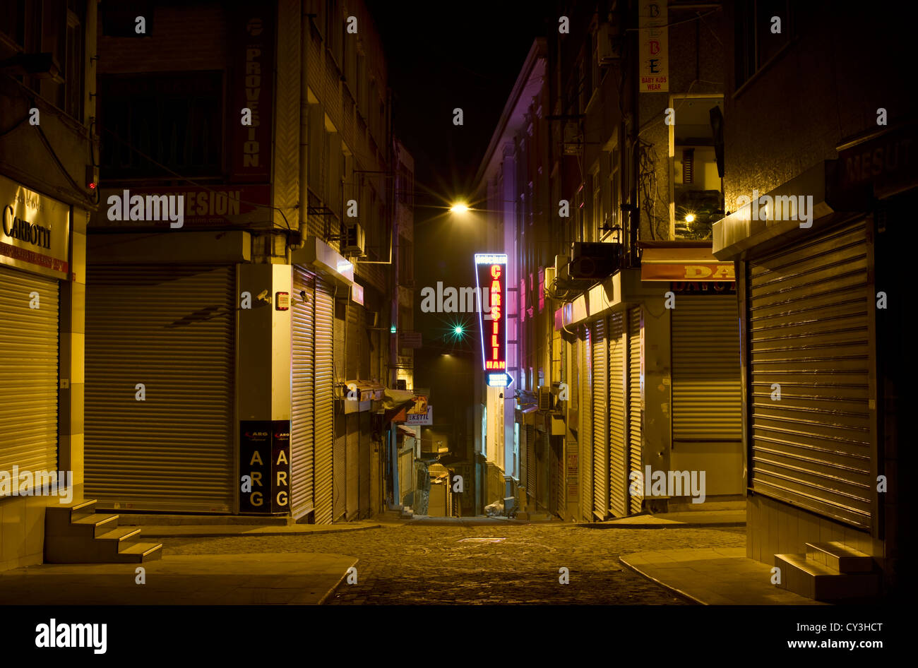 Les rues vides d'Istanbul la nuit Banque D'Images