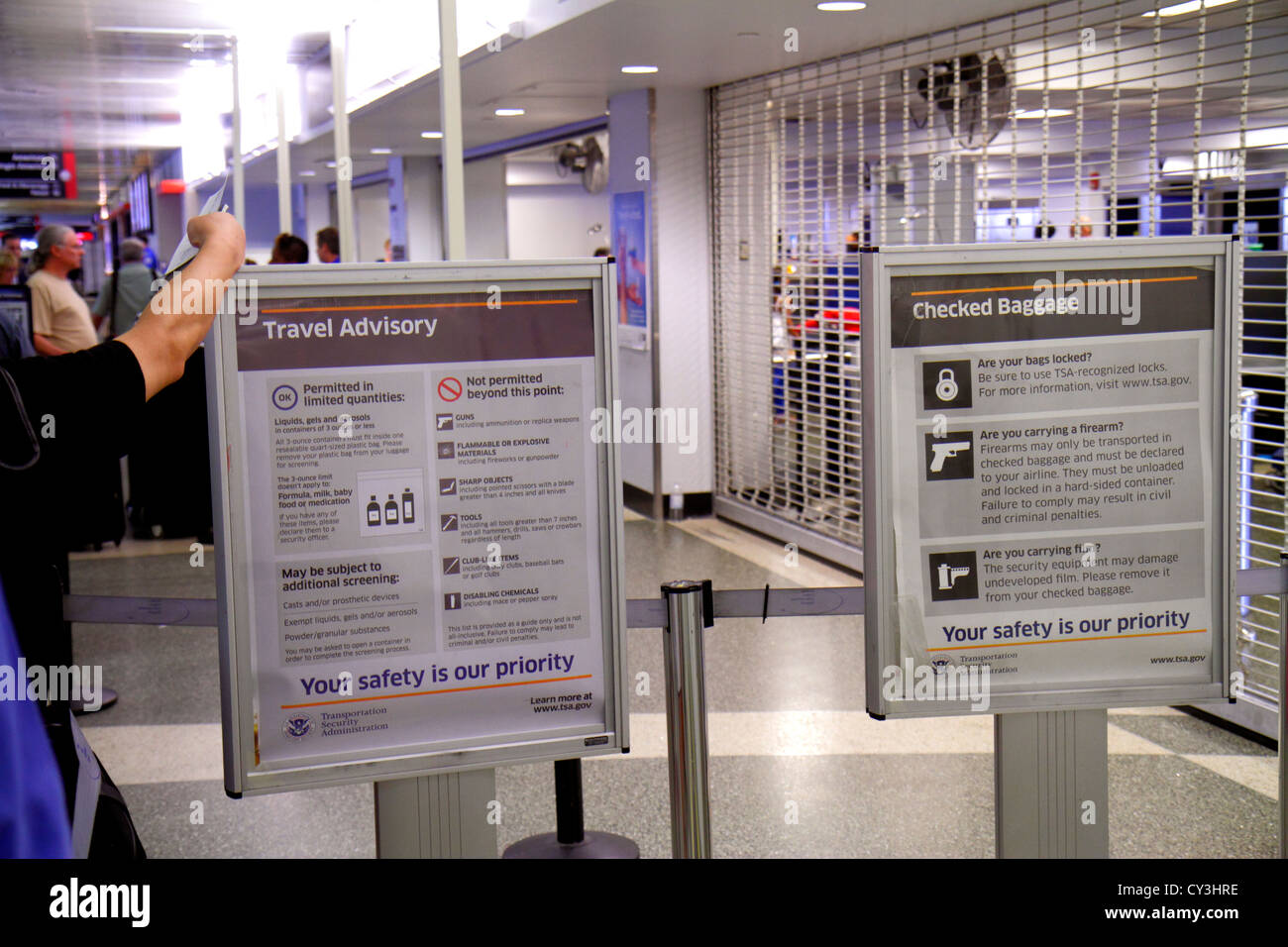 Boston Massachusetts,Logan International Airport,BOS,terminal,contrôle de sécurité,point de contrôle,scanner de corps,TSA,Administration de la sécurité des transports,passen Banque D'Images