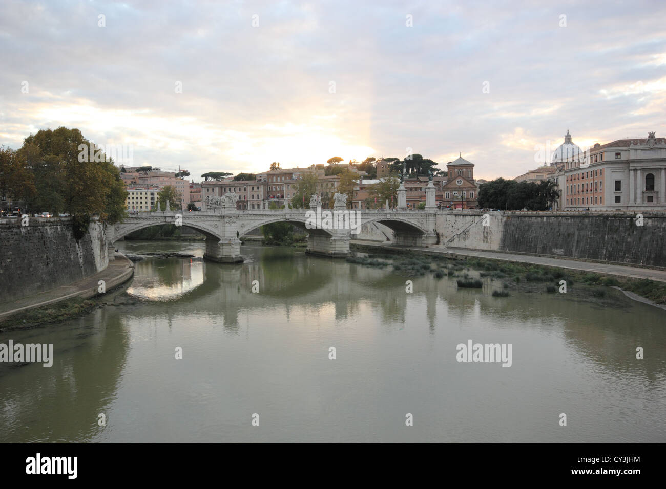 Une vue fantastique sur le Tibre du pont Roma, Rome, photoarkive Banque D'Images