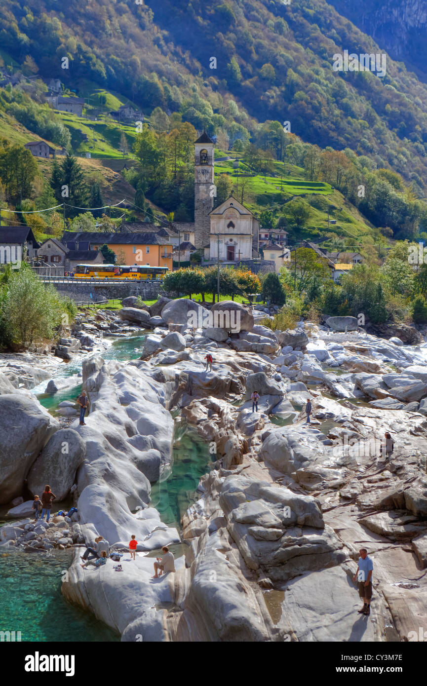 Lavertezzo et la rivière Verzasca au Tessin, Suisse Banque D'Images