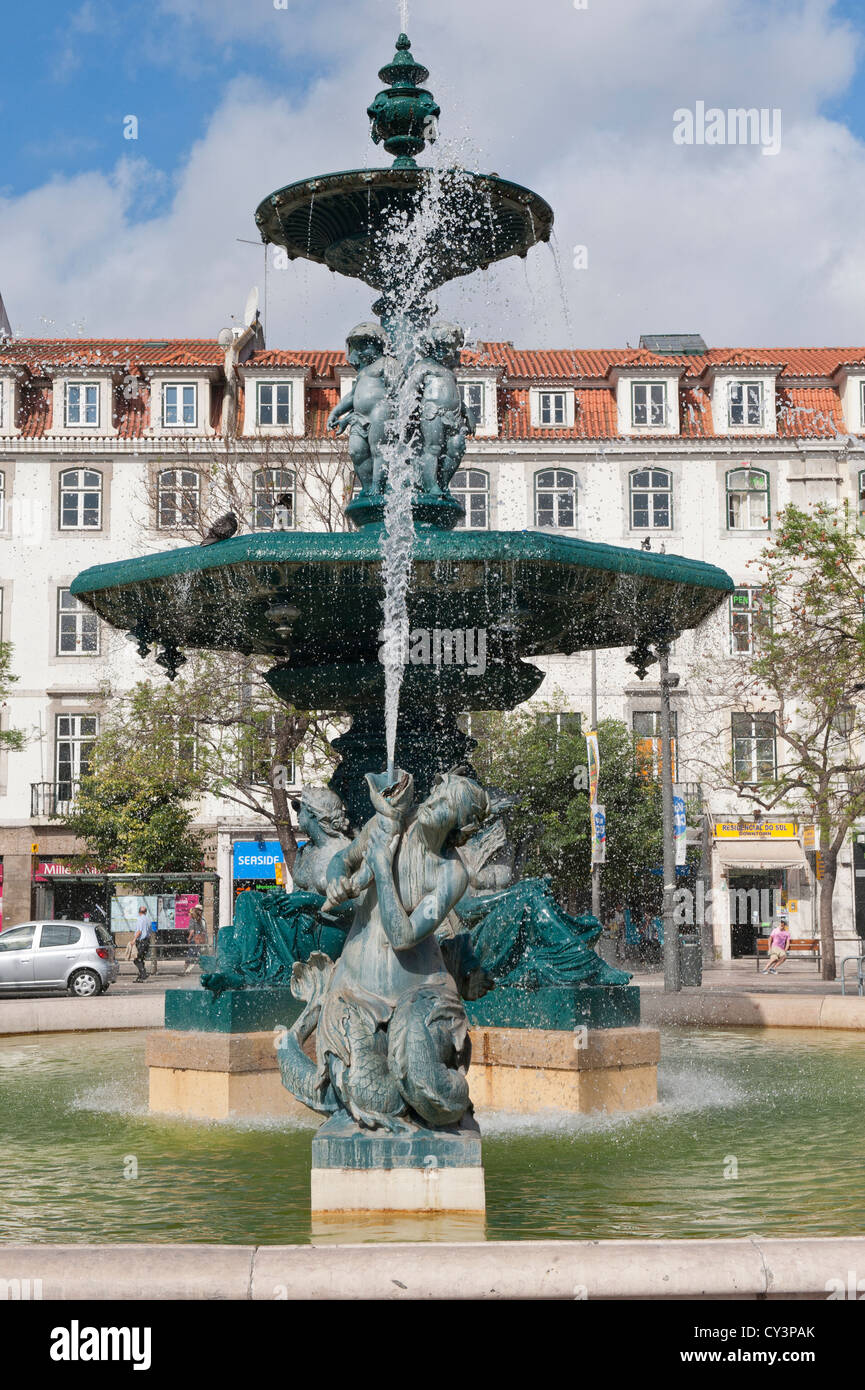 Fontaine en bronze sur la place du Rossio Square, quartier de Baixa, Lisbonne, Portugal Banque D'Images