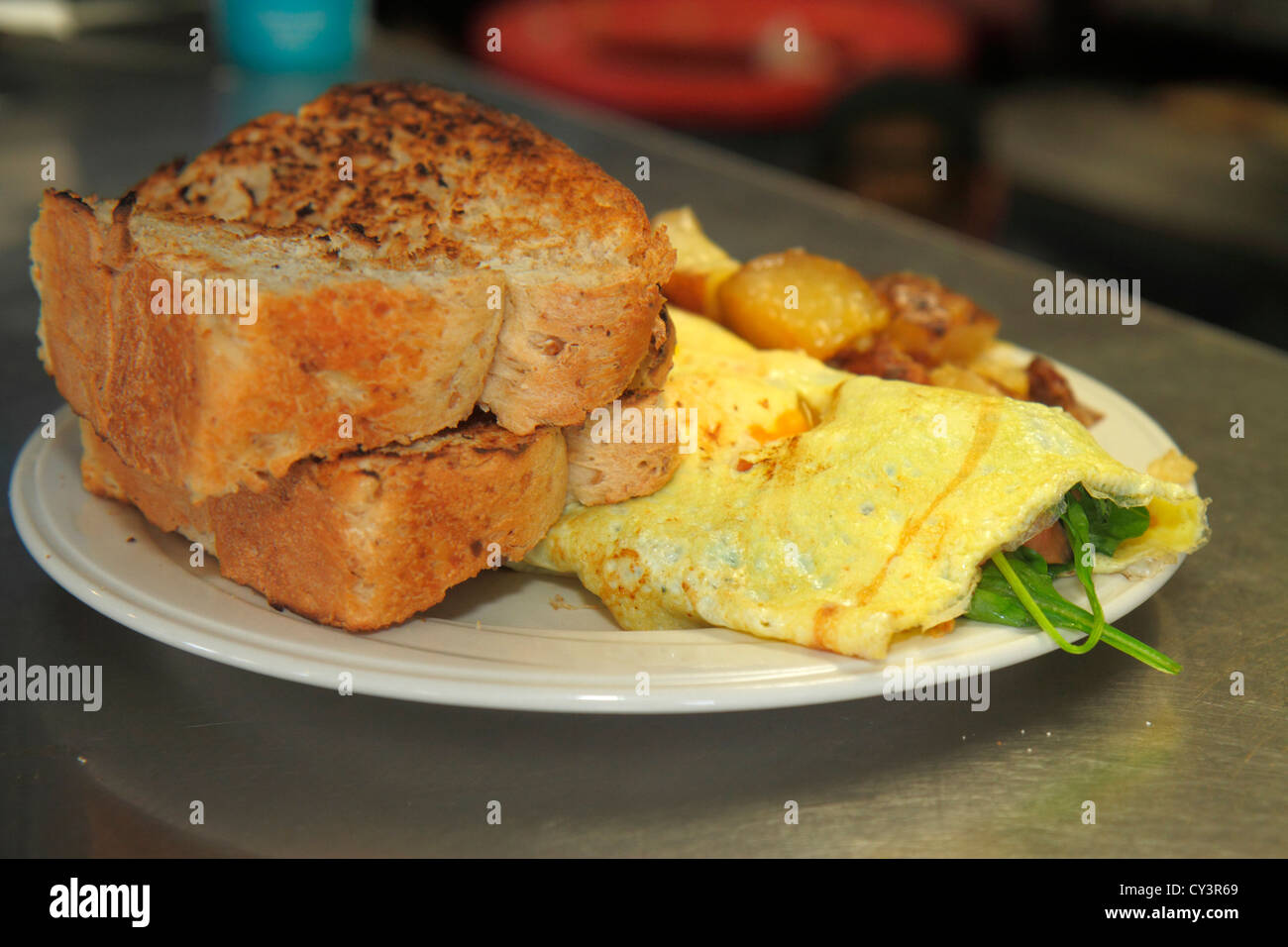 Newport Rhode Island, Nouvelle-Angleterre, Thames Street, Ocean Water Breeze Cafe, restaurant restaurants repas manger dehors café cafés bistrot, nourriture, assiette, plat Banque D'Images