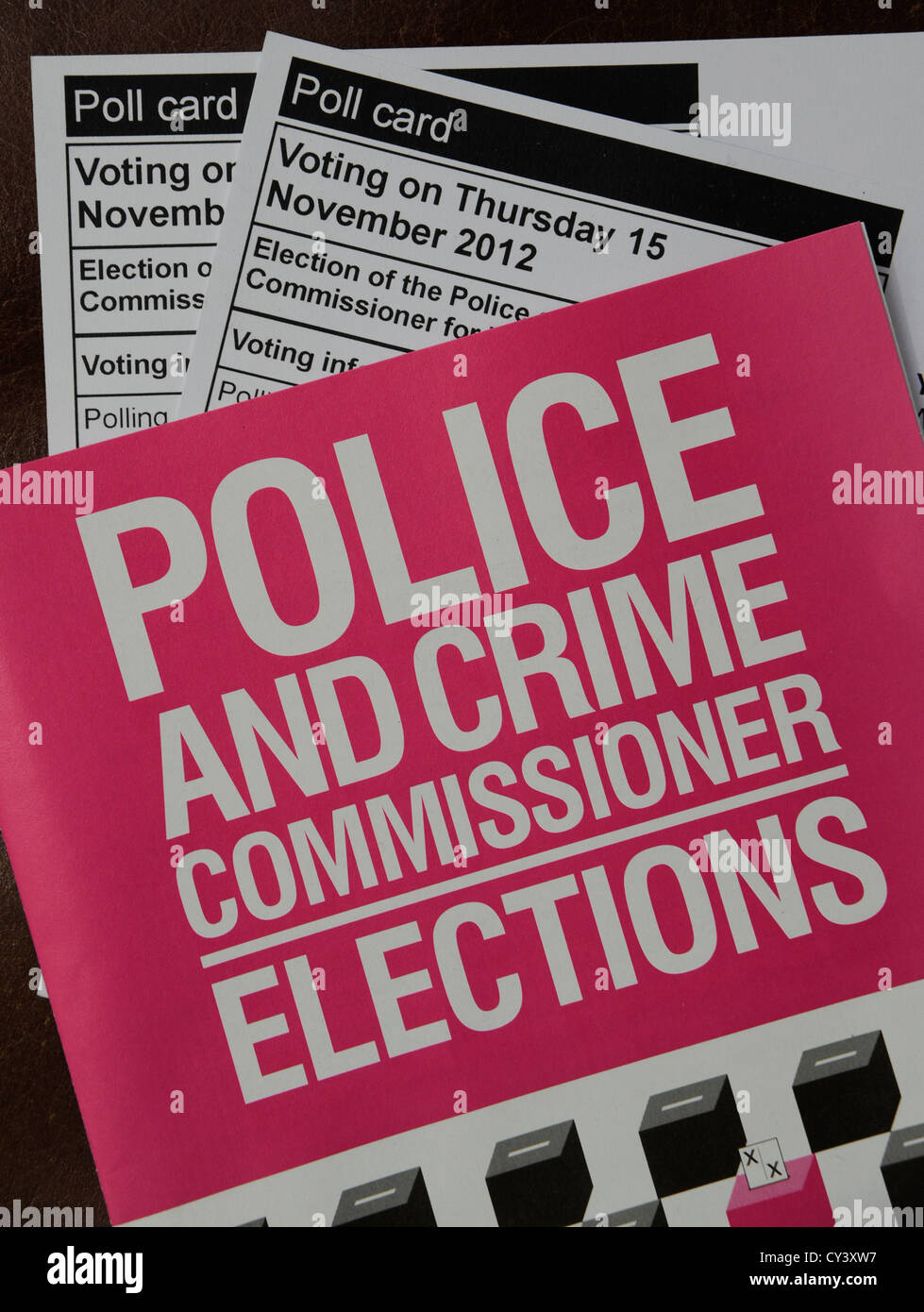 Le commissaire de police et le crime livret Élections avec envoi de cartes pour les élections du 15 novembre Banque D'Images