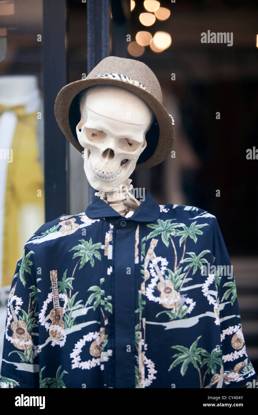 Squelette d'un mannequin avec un chapeau dans la Old Truman Brewery de Brick Lane. Spitalfields. London UK Banque D'Images
