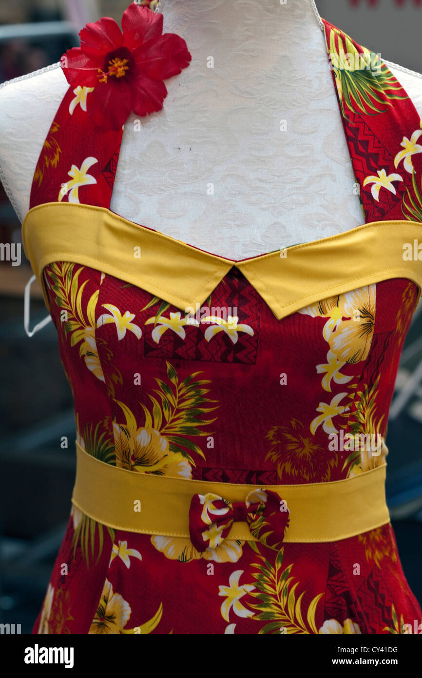 Détails d'une robe vintage sur un mannequin en Marché de Spitalfields, Londres, UK Banque D'Images