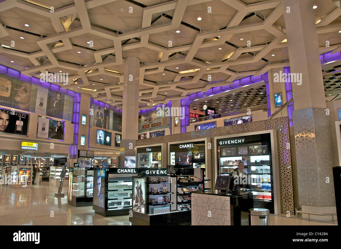 Duty free shop Givenchy chanel dior afficher l'aéroport international d