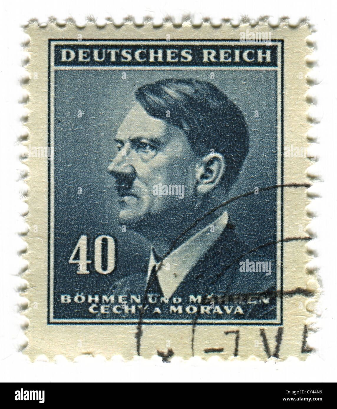 Allemagne - circa 1943 : timbre imprimé en Allemagne montre image d'Adolf Hitler était un homme politique allemand. Banque D'Images