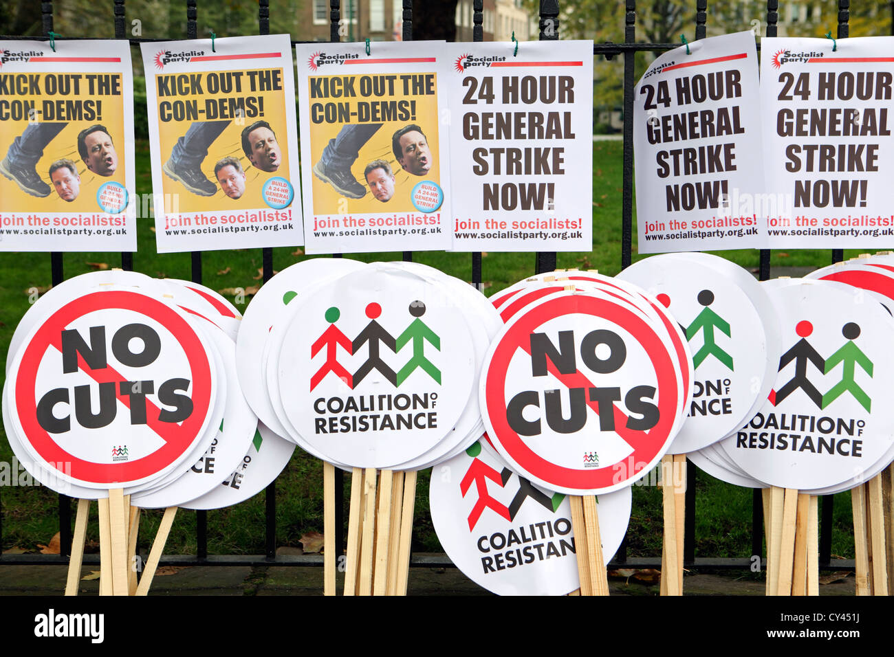Des pancartes de protestation à un futur qui fonctionne, le centre de Londres, UK Banque D'Images
