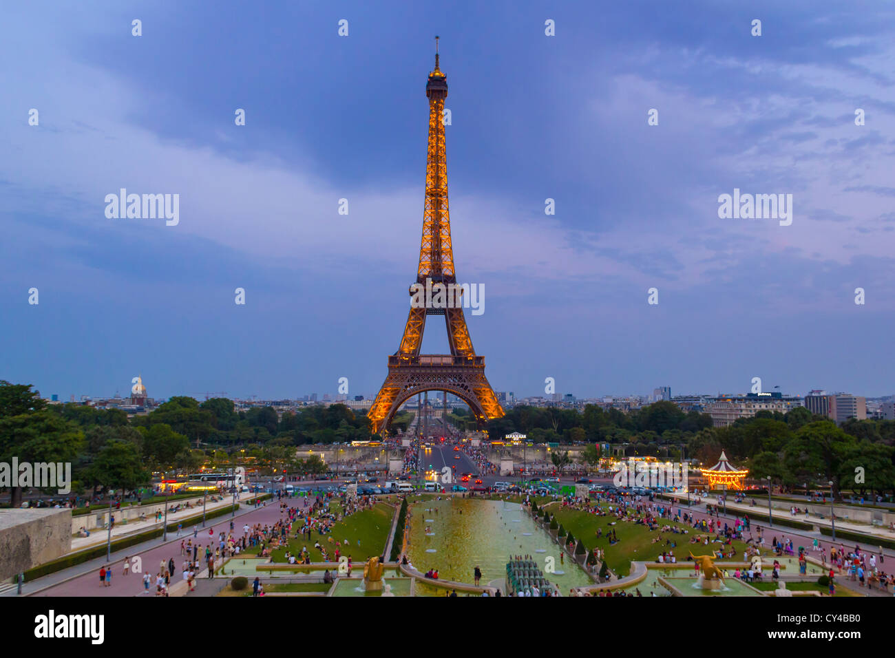 Tour Eiffel la nuit, Paris France Banque D'Images