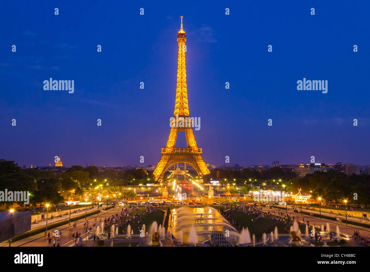 Tour Eiffel la nuit, Paris France Banque D'Images