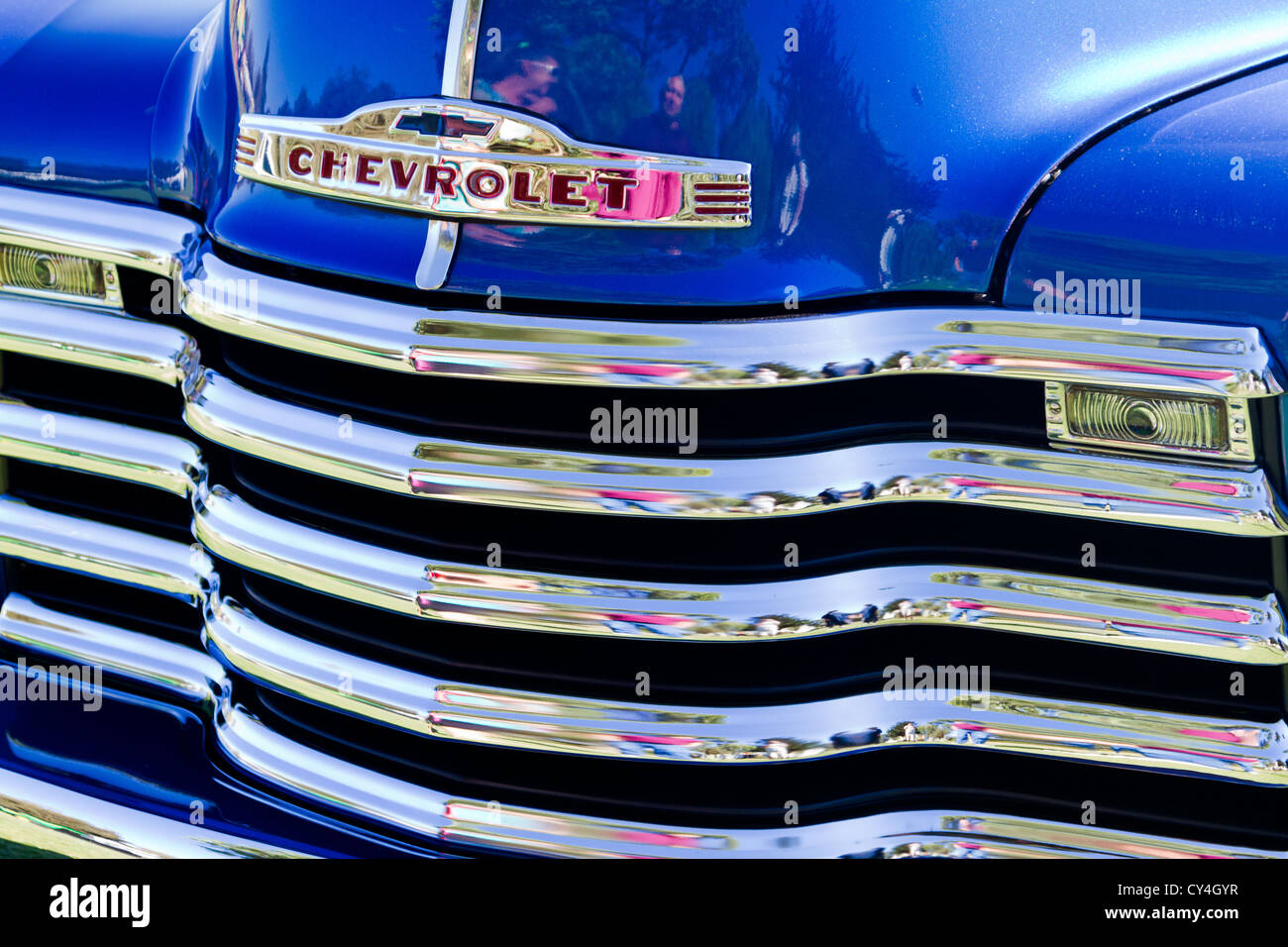 Détail de l'extrémité avant d'un camion Chevrolet 1952 panneau personnalisé illustré en car show à Goleta, Californie Banque D'Images
