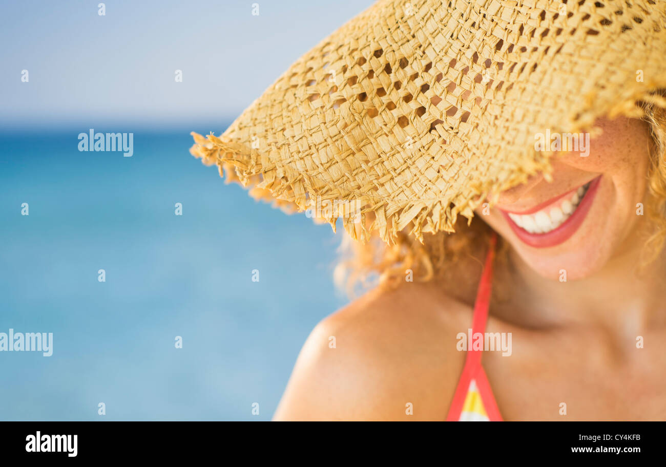 USA, New Jersey, Jersey City, Close up of smiling woman in sun hat Banque D'Images