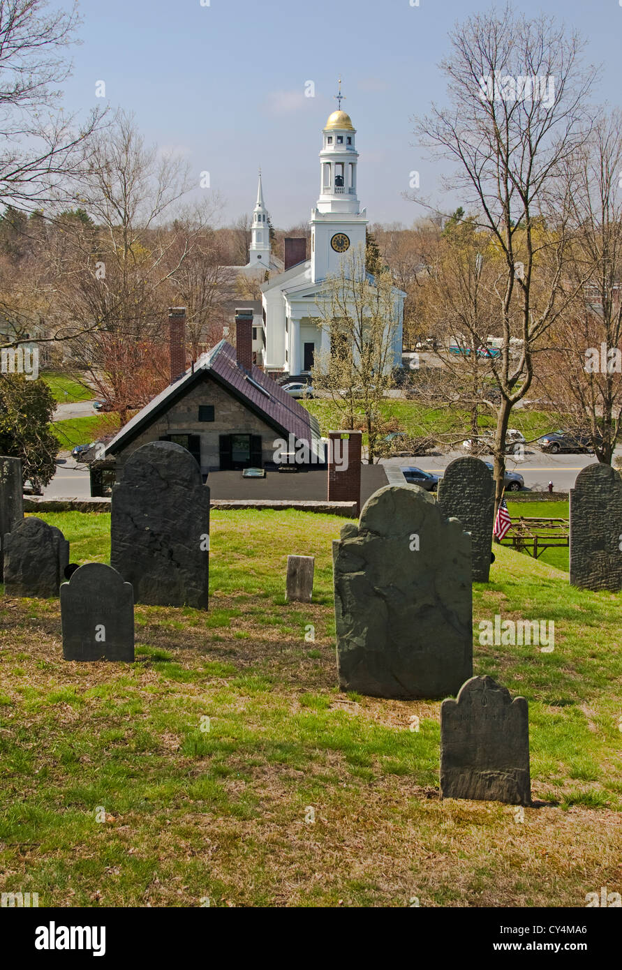 Old Hill Burying Ground et la première église paroissiale à Concord, MA Banque D'Images
