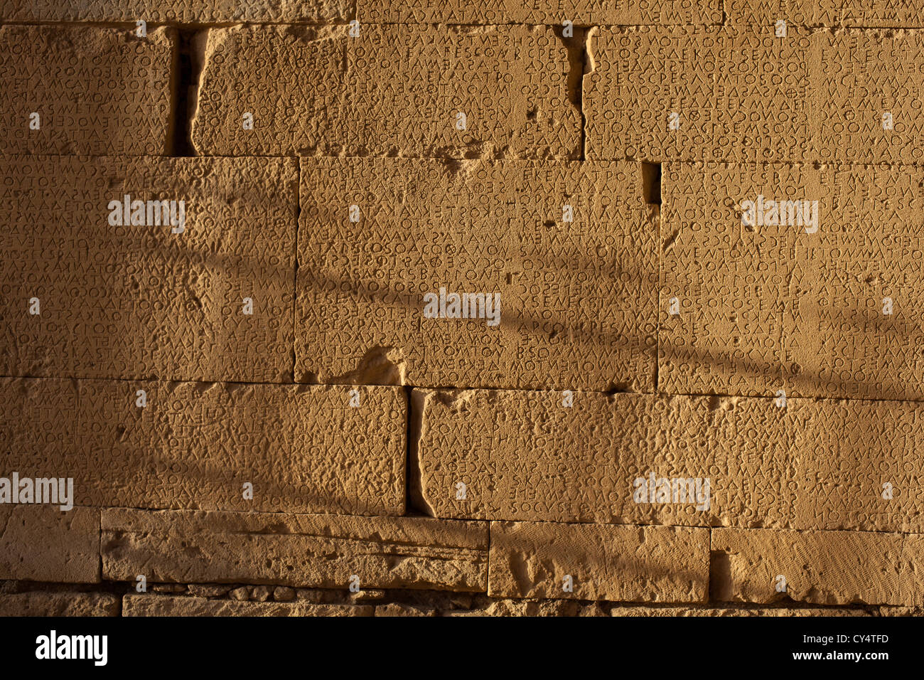 Gortyn - l'une des premières règles de droit gravé. Écrit sur un mur de pierre en Messara, Crete Banque D'Images