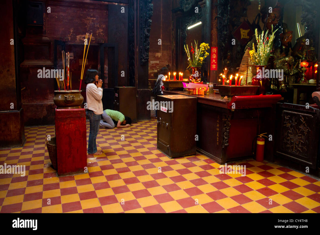 Fidèles à l'Empereur de Jade à Ho Chi Minh Ville au Vietnam. Banque D'Images