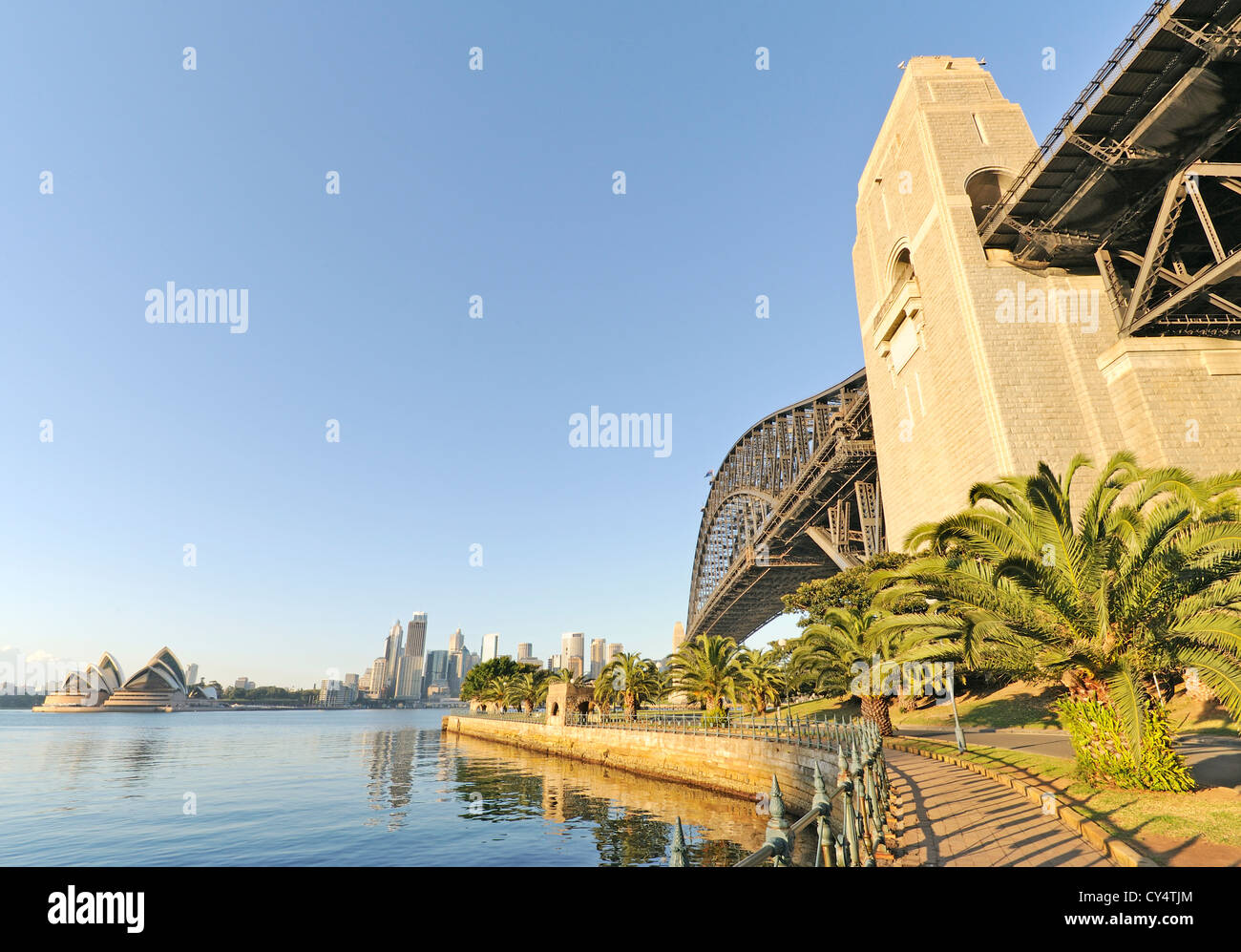 Sydney Harbour Bridge et l'opéra au lever du soleil Banque D'Images