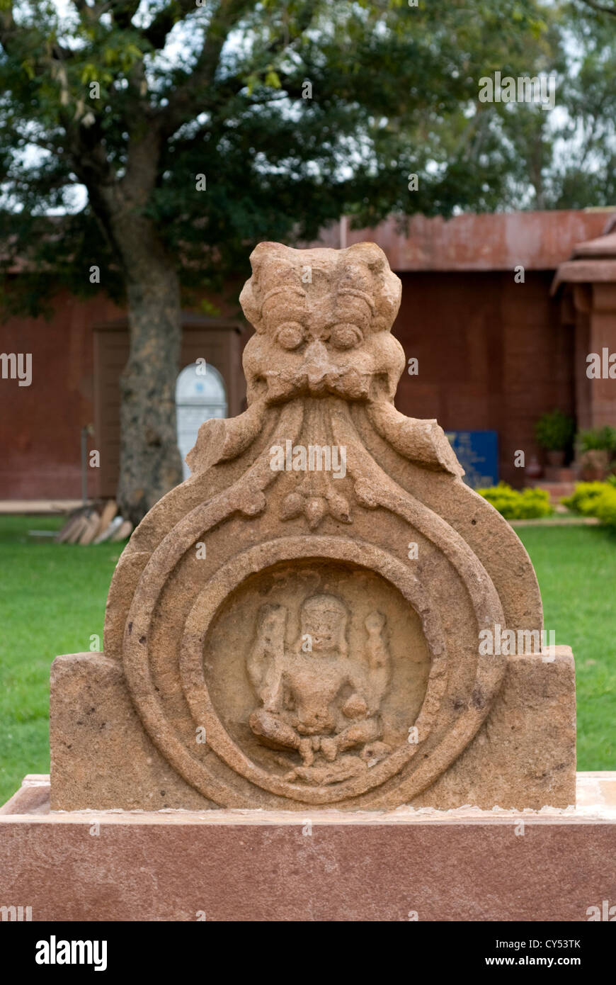 Une exposition (sculptures) dans l'ensemble du temple de Durga, Aihole, Karnataka, Inde Banque D'Images