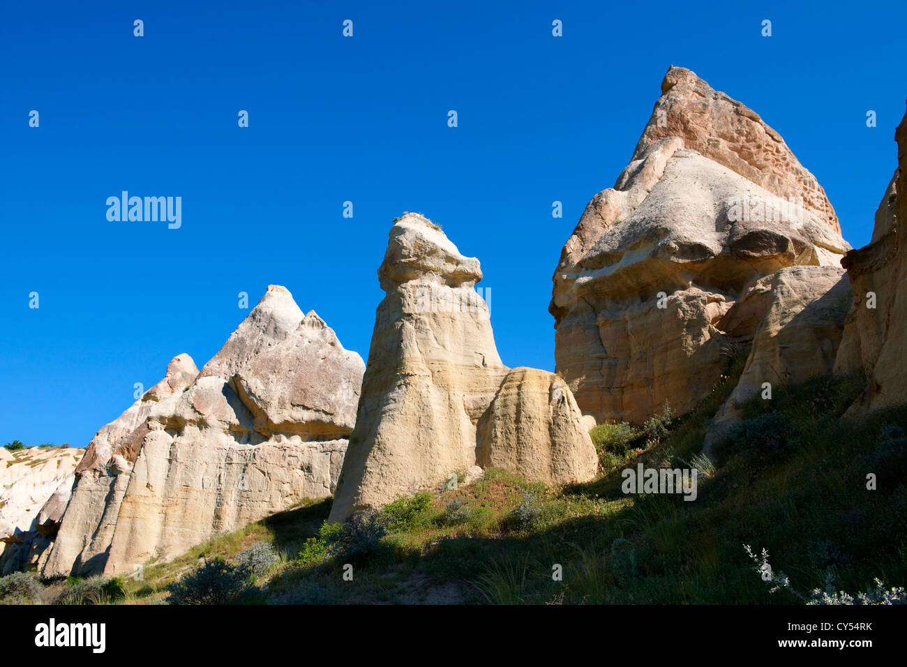 Les formations de piliers de roche de cheminée de fées de la Vallée de l'Amour, près de goreme, Cappadoce Banque D'Images