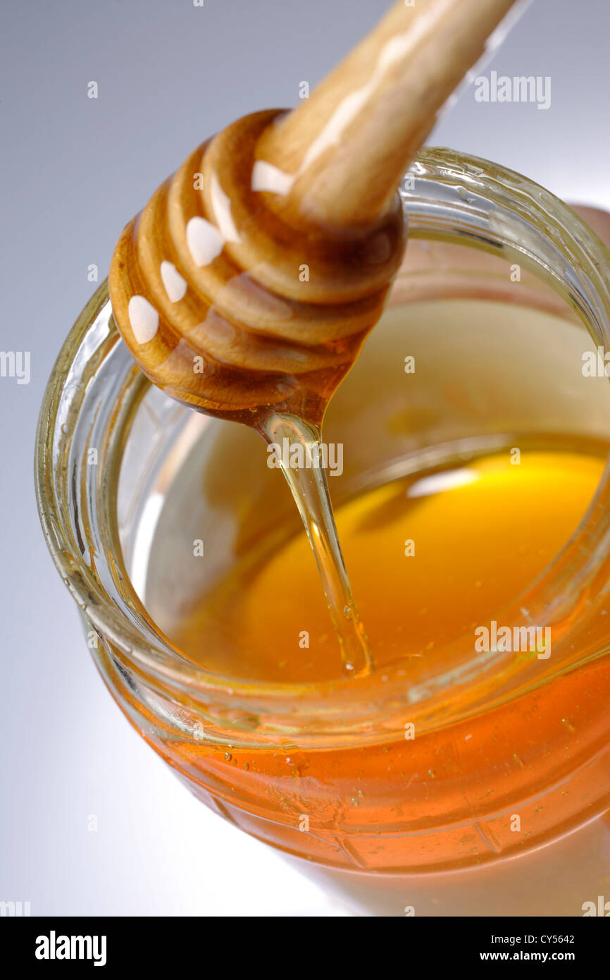 Pot de miel, une cuillère de miel Banque D'Images