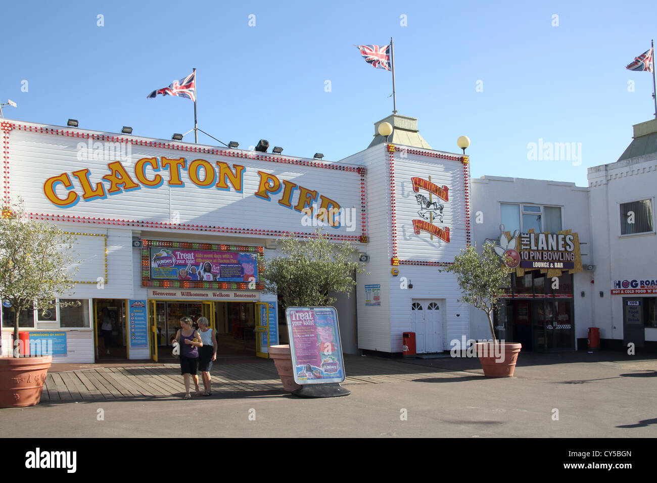 La jetée et manèges de Clacton On Sea sur la côte d'essex Banque D'Images